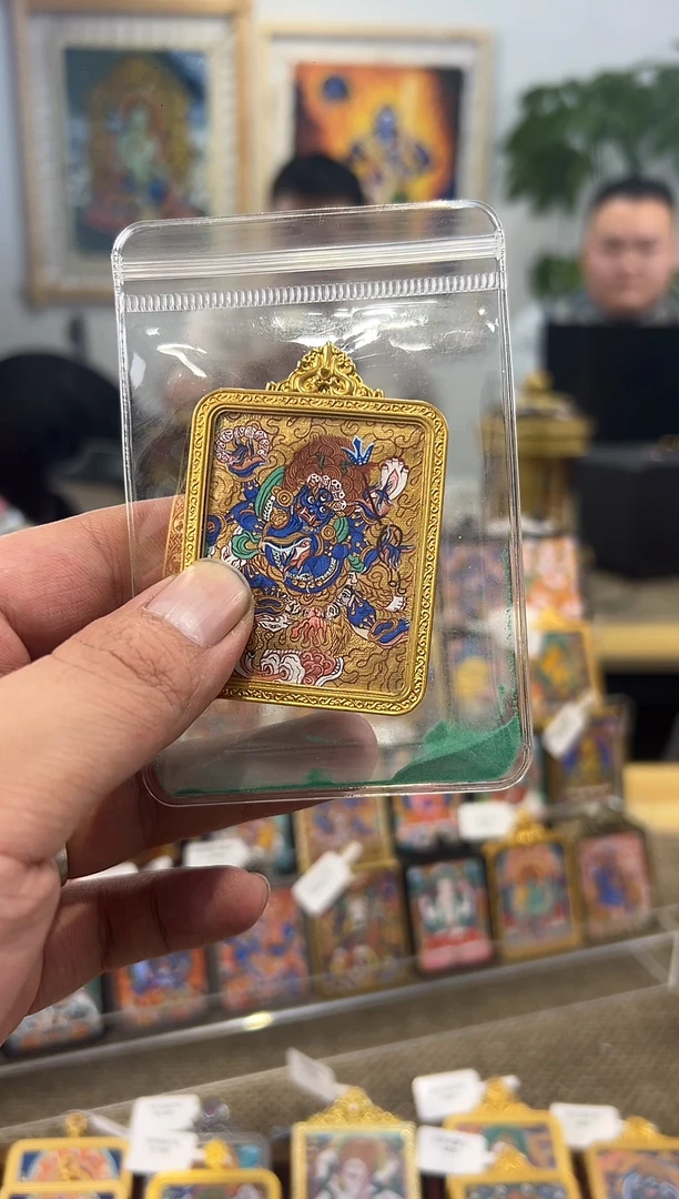 吊坠纯金大黑老师啦啦啦