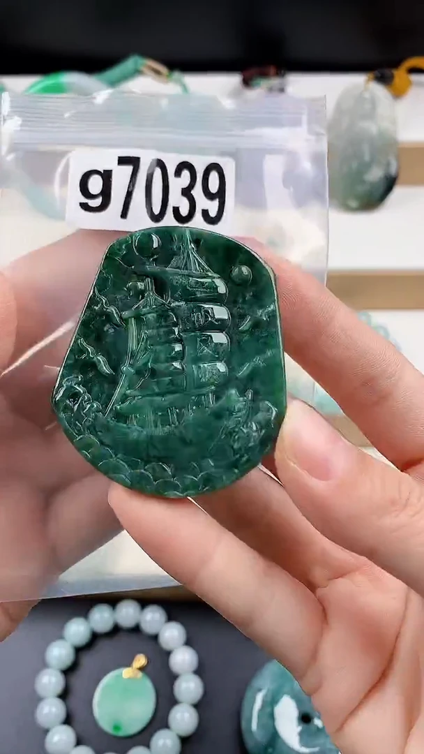 颈饰未镶嵌翡翠天然翡翠吊坠挂件