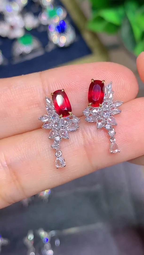 18K金镶嵌耳饰红宝石1.33CT