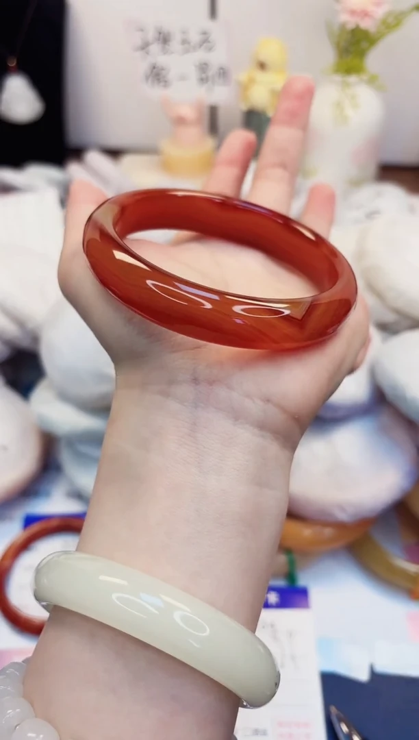 【闪购商品】石英质玉手镯未镶嵌334-玛瑙-圈口65