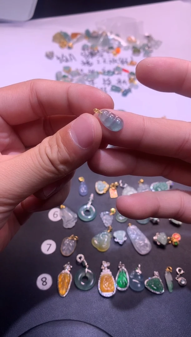 【闪购商品】翡翠吊坠(不含链)18K金镶嵌1