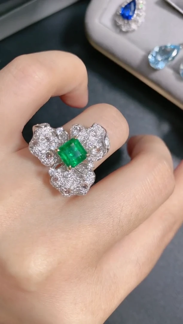 18K金镶嵌18K金戒指祖母绿.