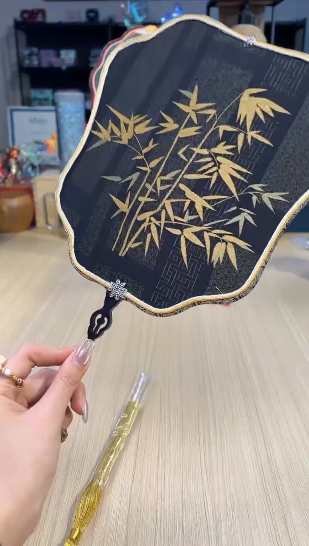 192竹节黑金异色苏绣平头团扇+扇架