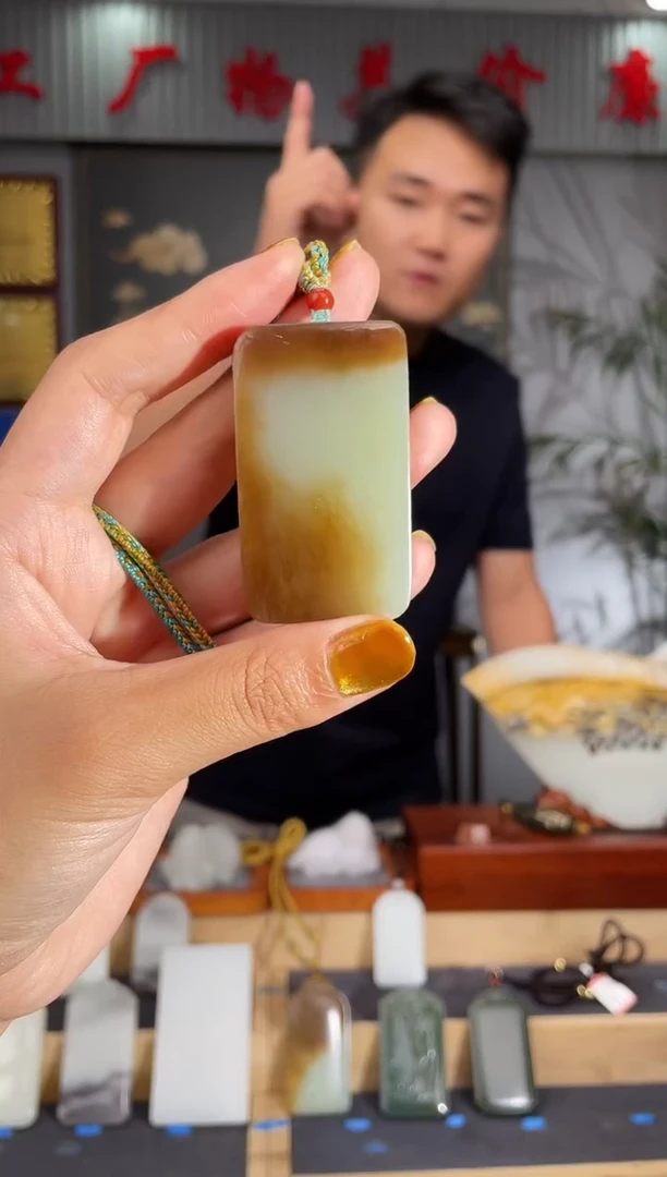 和田玉未镶嵌颈饰1