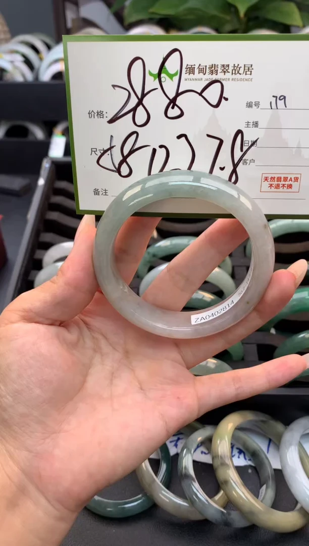 未镶嵌定制翡翠毛货需精细抛光+多人