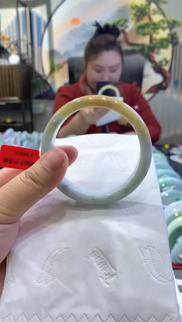 【闪购商品】翡翠手镯未镶嵌多人06824