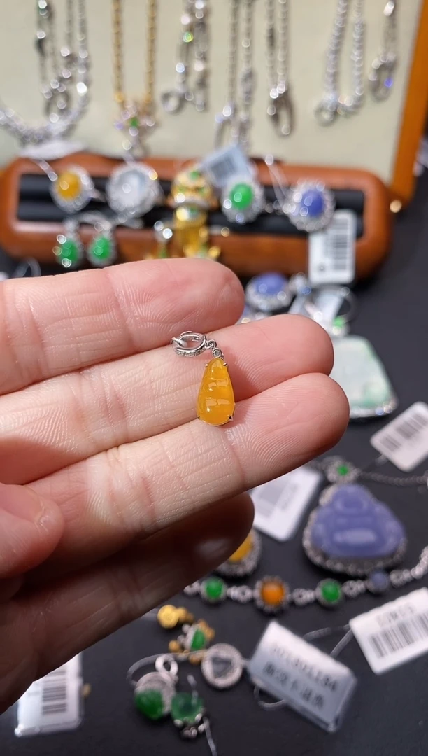 【闪购商品】翡翠吊坠(不含链)18K金镶嵌吊坠