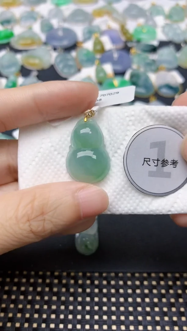 翡翠18K金镶嵌颈饰天然缅甸A货翡翠