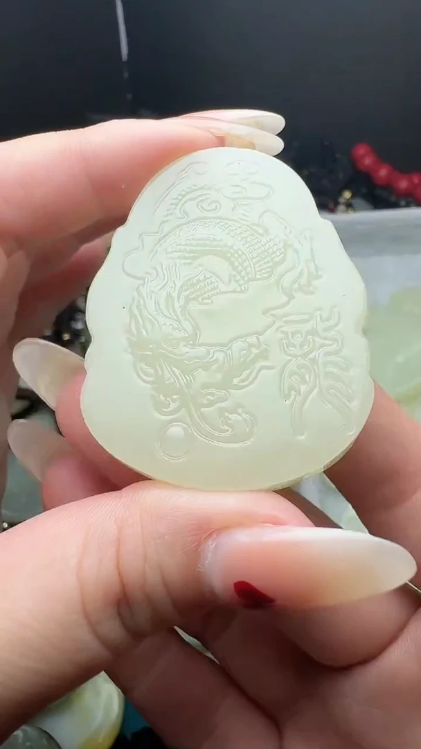 和田玉未镶嵌颈饰龙