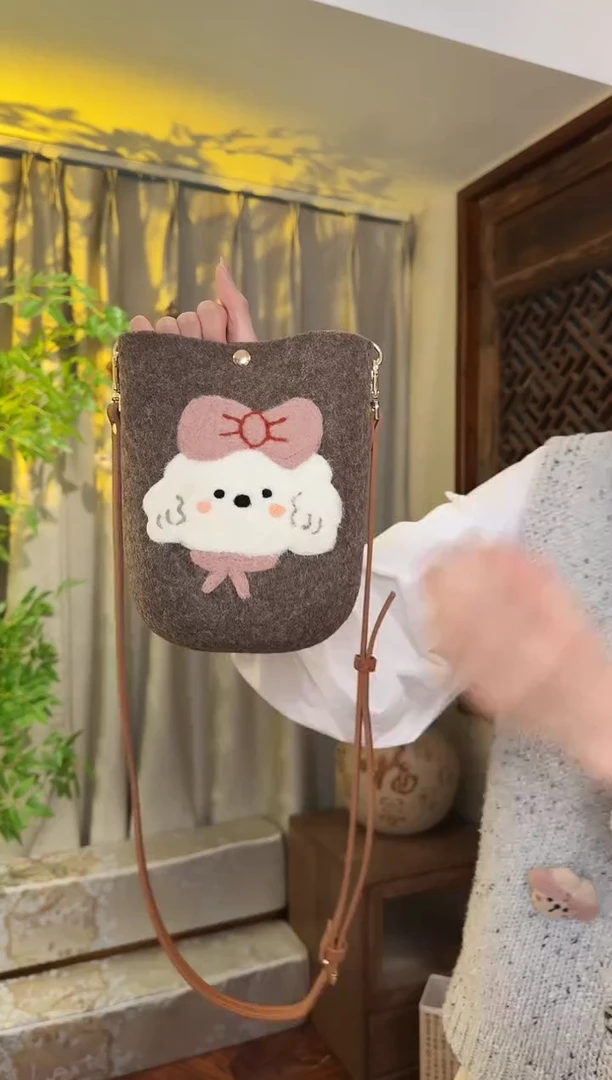 羊毛非遗纯手工包  手机包小狗