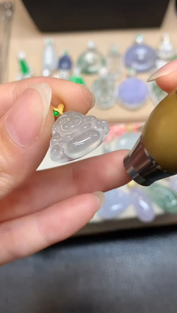 颈饰18K金镶嵌翡翠佛公【无服务费