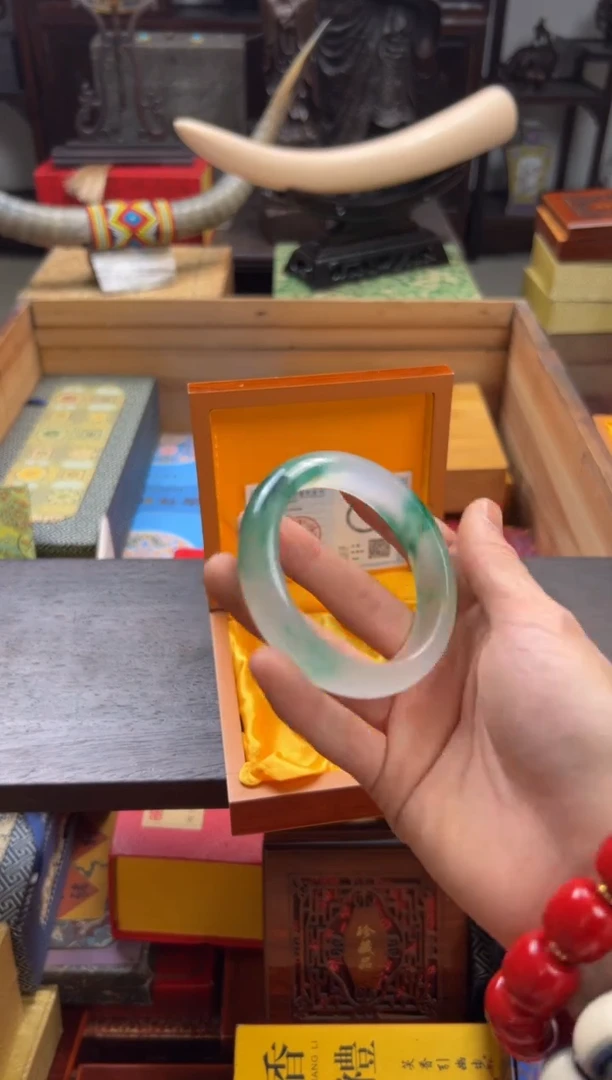 【闪购商品】翡翠手镯未镶嵌—————————镯子