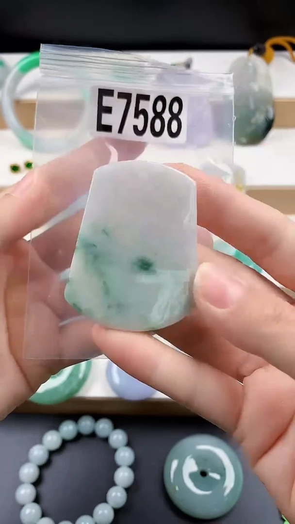 颈饰未镶嵌翡翠天然翡翠吊坠挂件