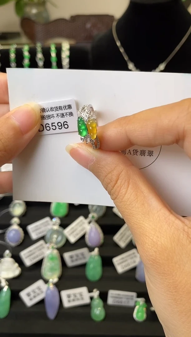18K金镶嵌戒指翡翠D6596 戒指 含运营费