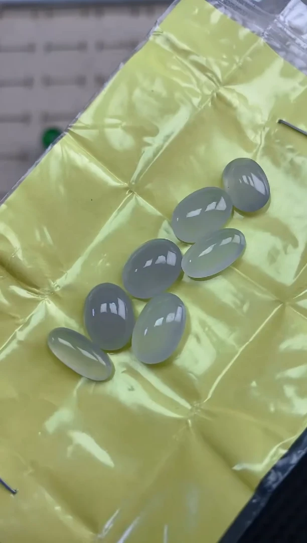 定制翡翠未镶嵌天然翡翠蛋面85