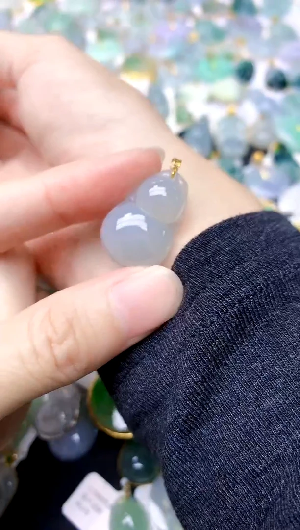 颈饰18K金镶嵌翡翠天然A货翡翠