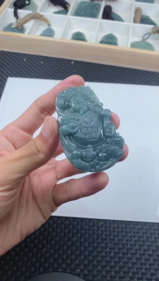 翡翠未镶嵌颈饰