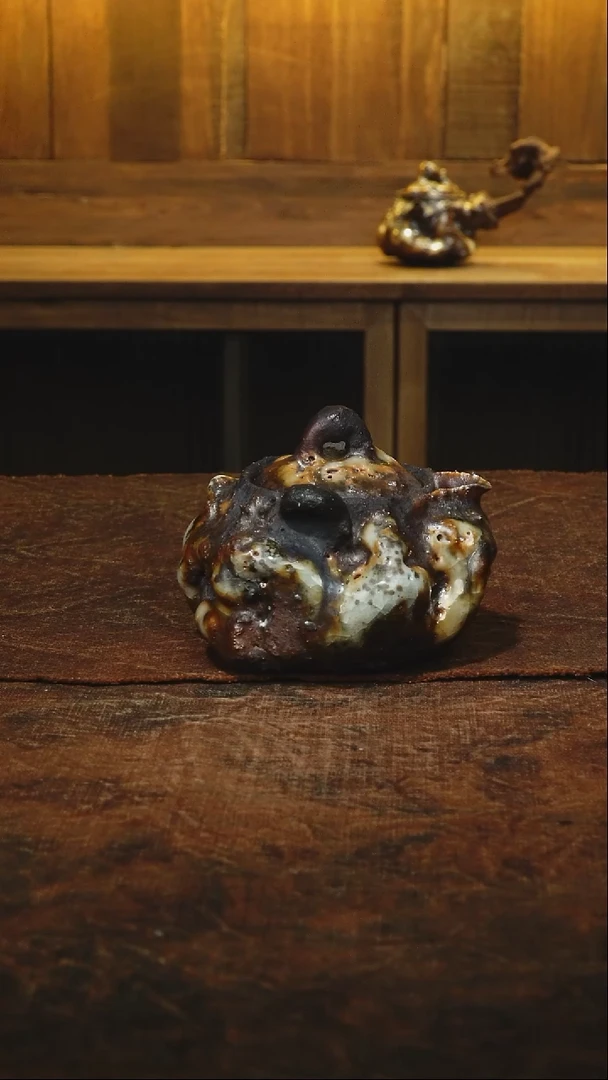 老*手捏柴烧老味堆釉志野宝瓶