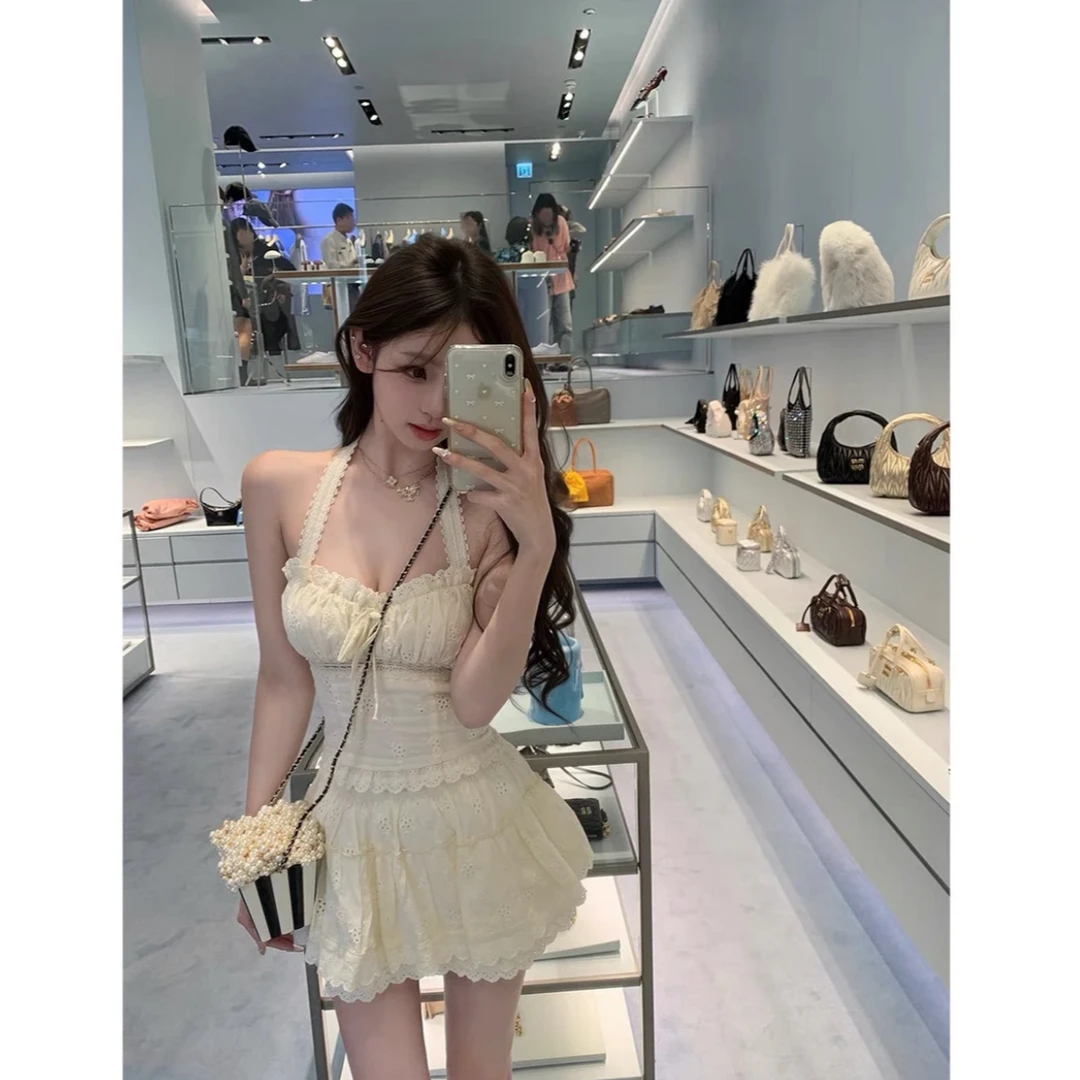 【奶油玉兔】纯欲风辣妹绣花挂脖背心上衣设计感短款套装女 F001