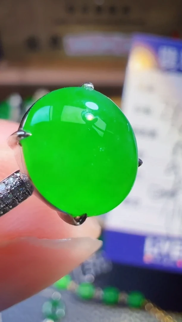 翡翠戒指18K金镶嵌翡翠