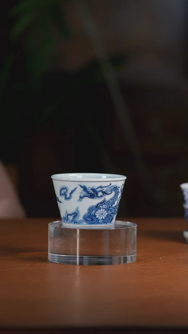 穿花龙纹可乐杯