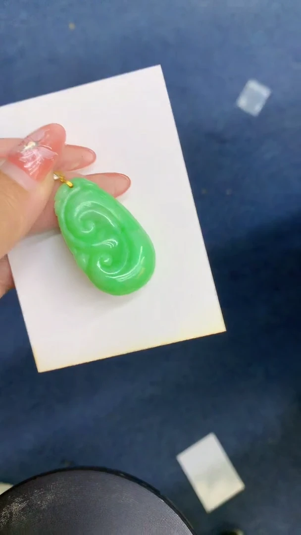 颈饰18K金镶嵌翡翠1