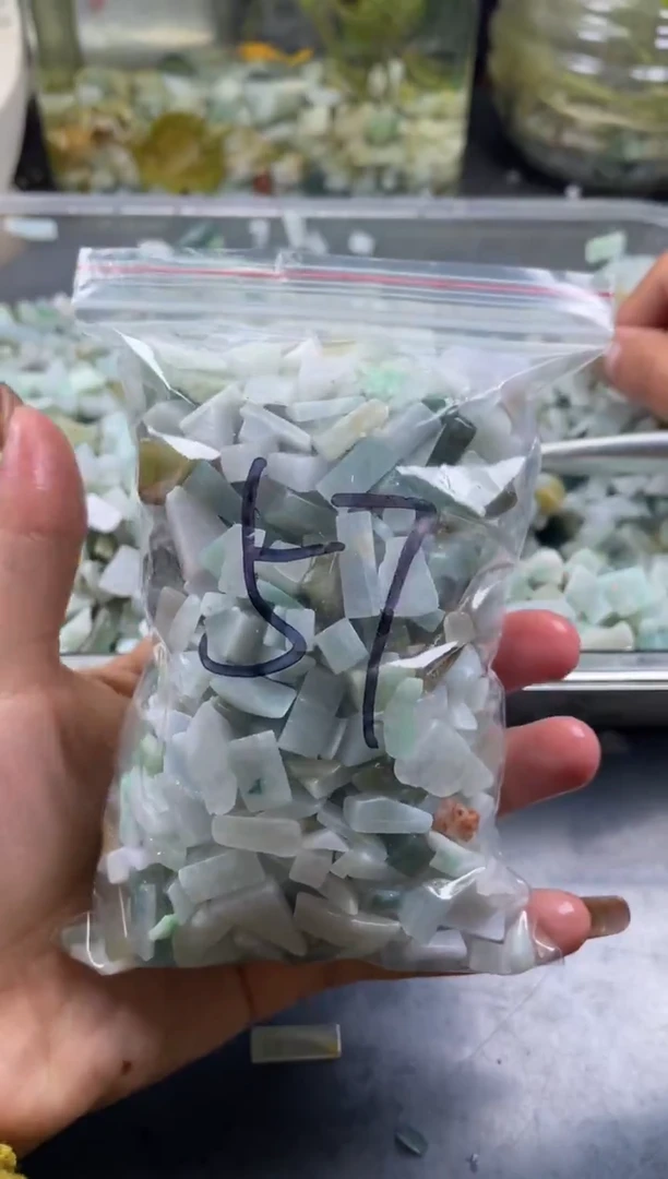 配石翡翠天然翡翠迷你500克57