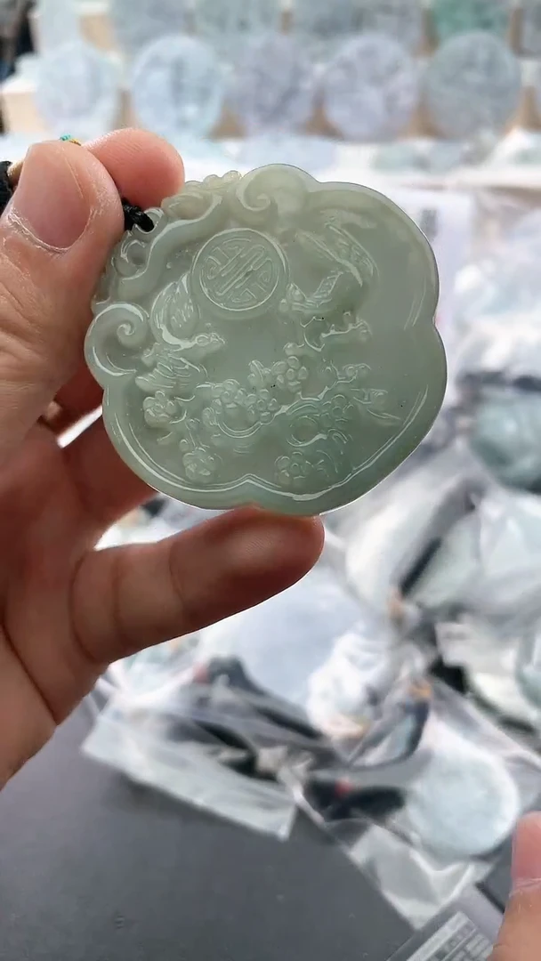 翡翠未镶嵌颈饰..../6/4/ 36