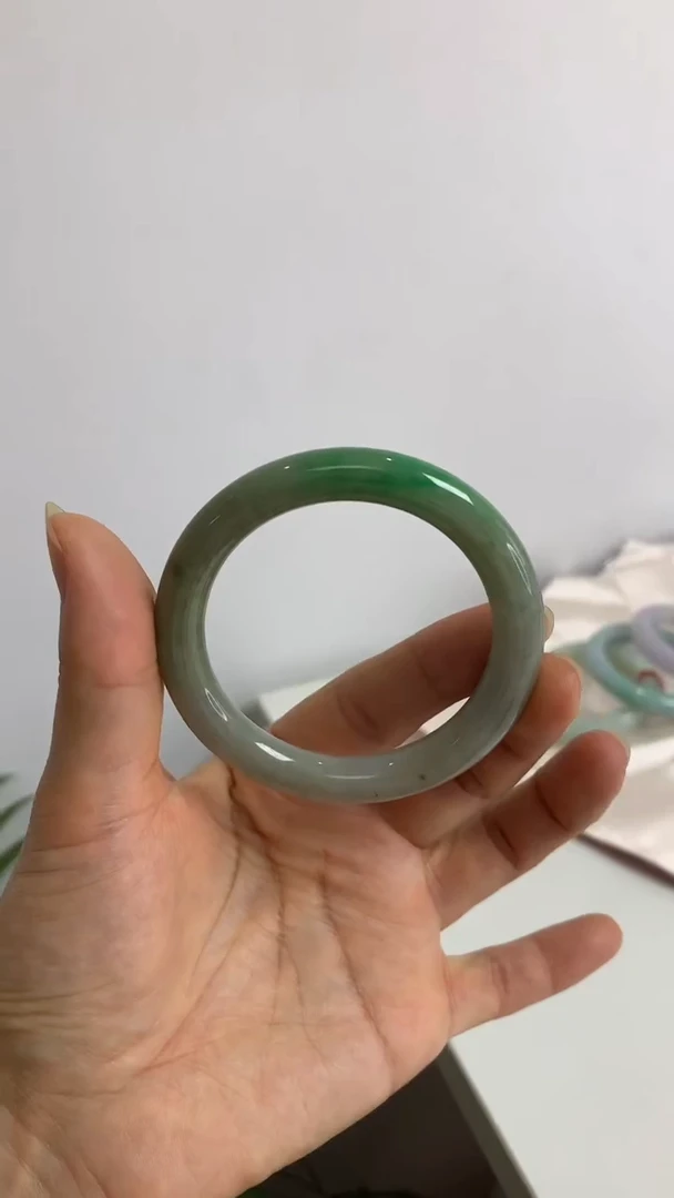 未镶嵌手镯翡翠52圆条黄加绿