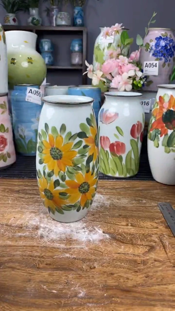 摆件陶瓷花瓶手绘