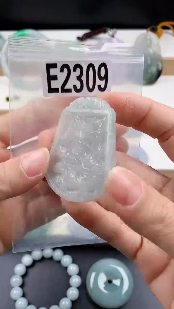 颈饰未镶嵌翡翠天然翡翠吊坠挂件