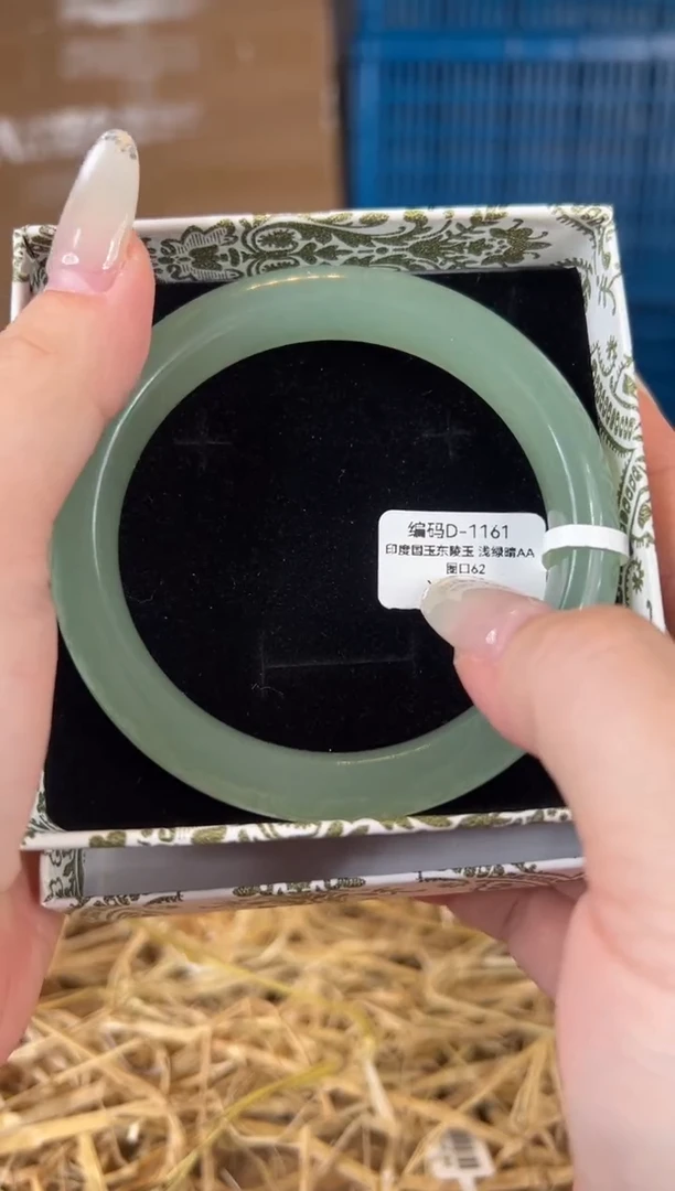 未镶嵌手镯石英质玉D1161