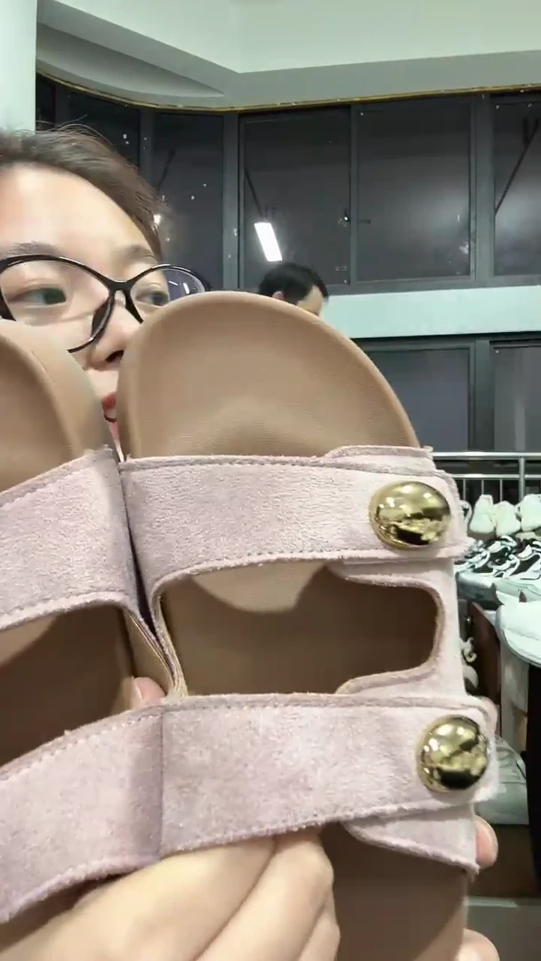 劉*玫红色双扣38