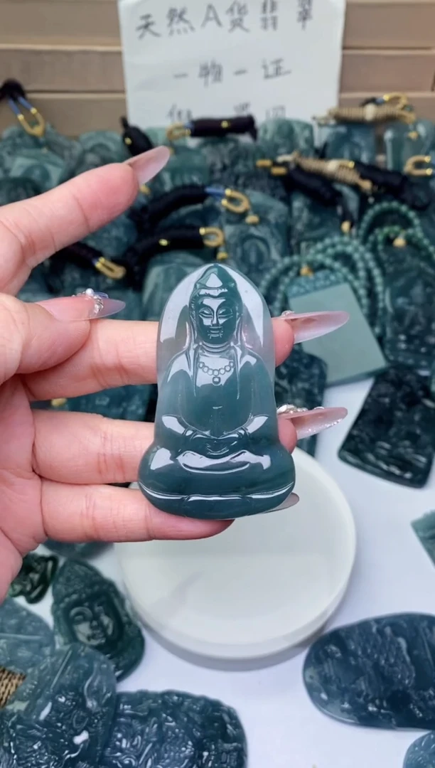 颈饰未镶嵌翡翠