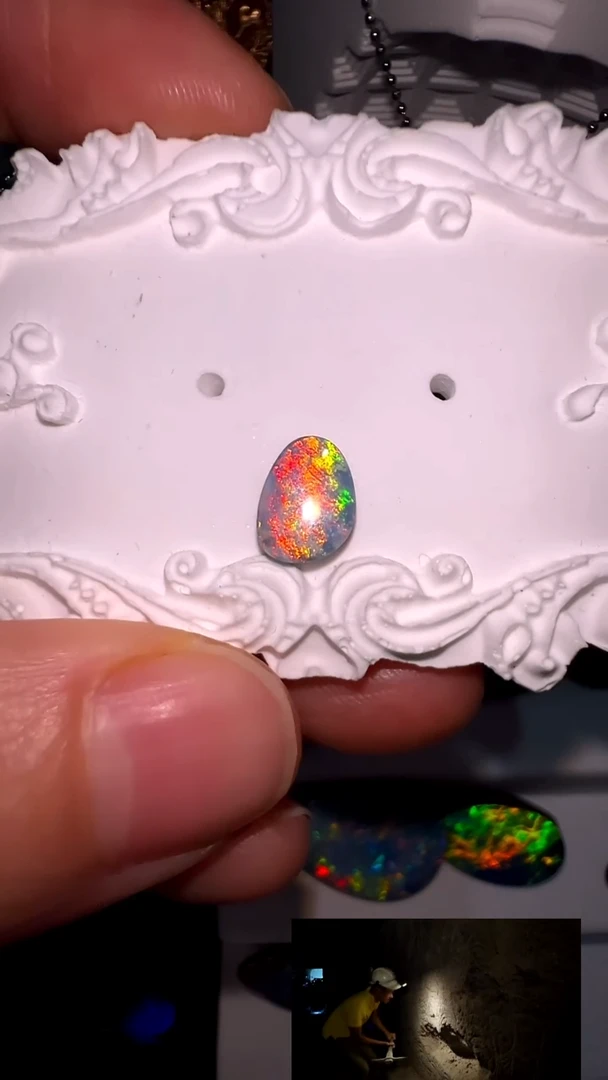 矮****王【小元特选】双层澳宝     6 .6*8.8  mm  有生长纹