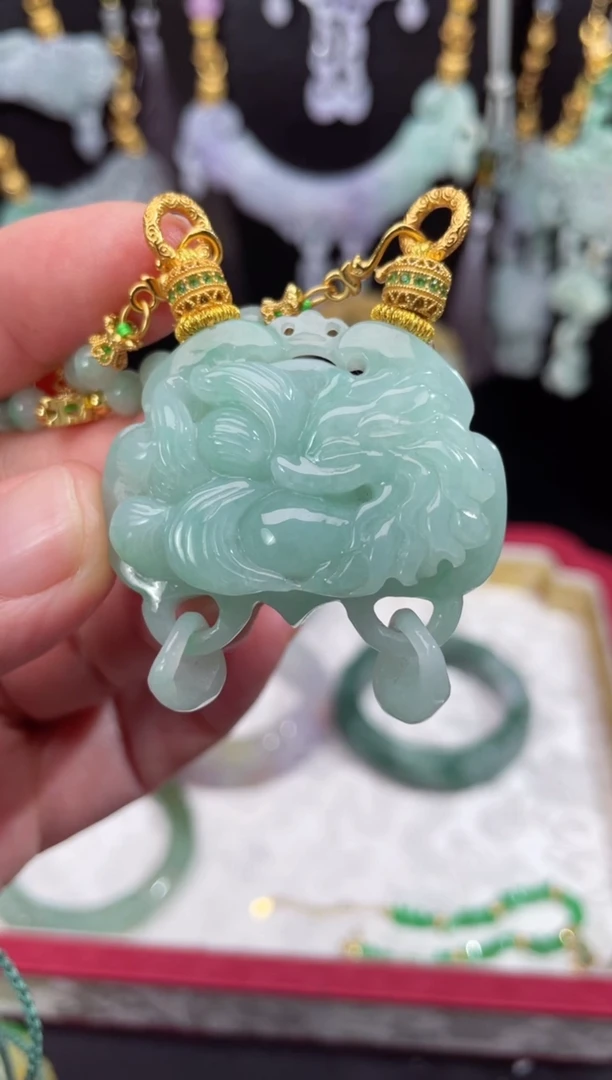 颈饰未镶嵌翡翠吊坠