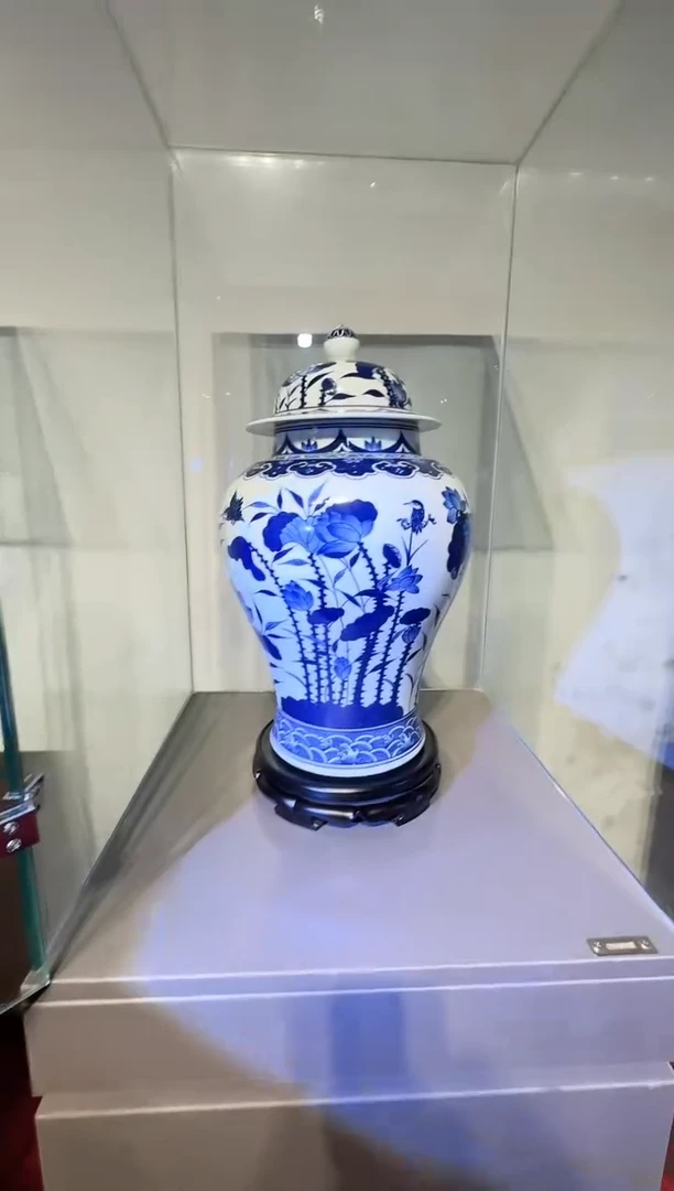 北工美青花花卉将军罐带收藏证书