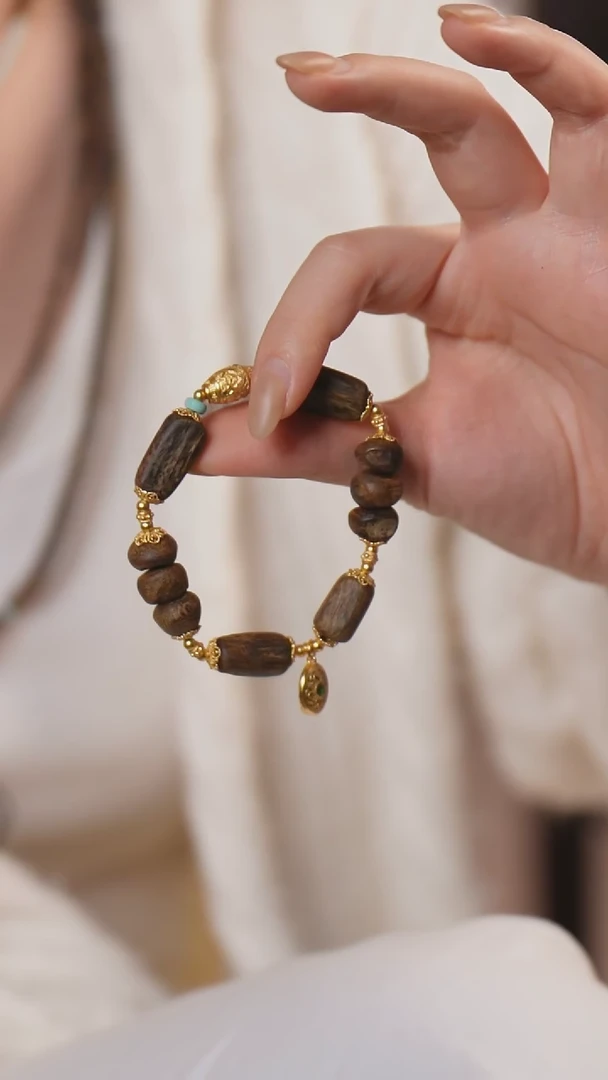 【闪购商品】沉香手串7CG4A6990350树心