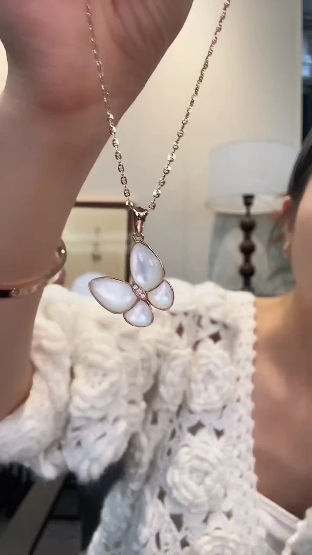 18K金镶嵌吊坠不含链定制贝壳18/K金钻石蝴蝶吊坠