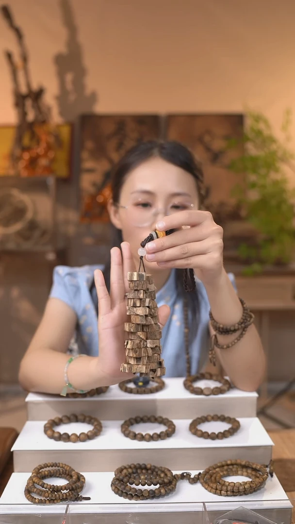 沉香吊坠海南沉香奇楠虫漏挂坠