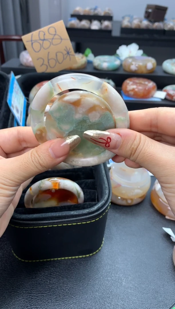 未镶嵌手镯石英质玉（52-53圈口）赠送镯心