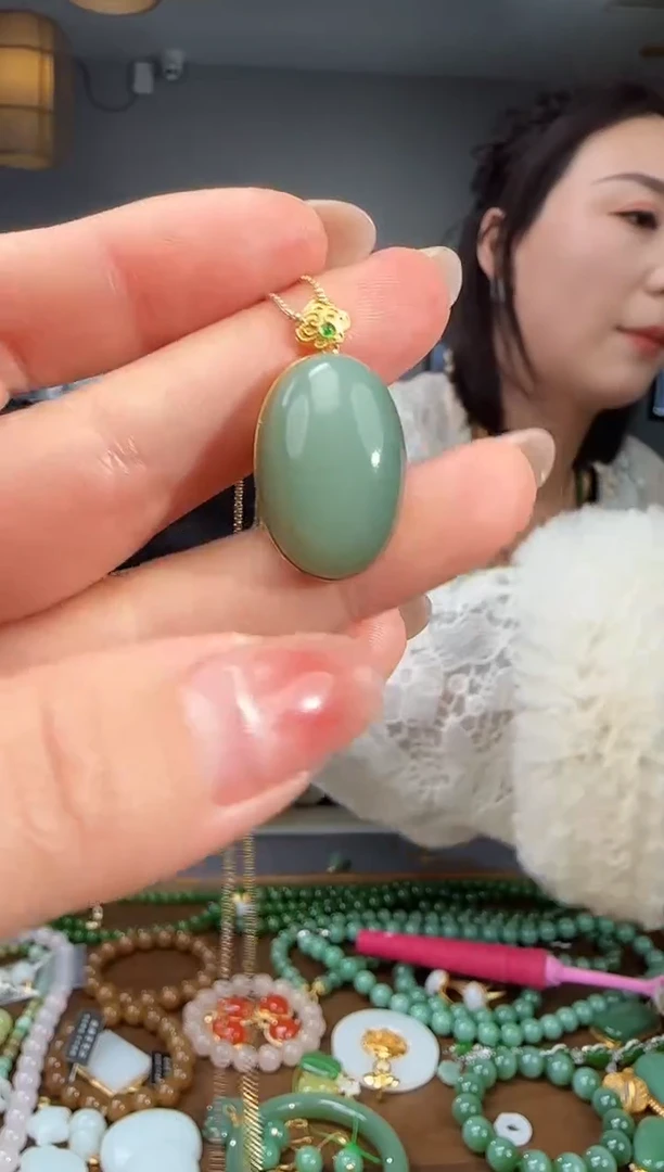 吊坠(不含链)18K金镶嵌和田玉1