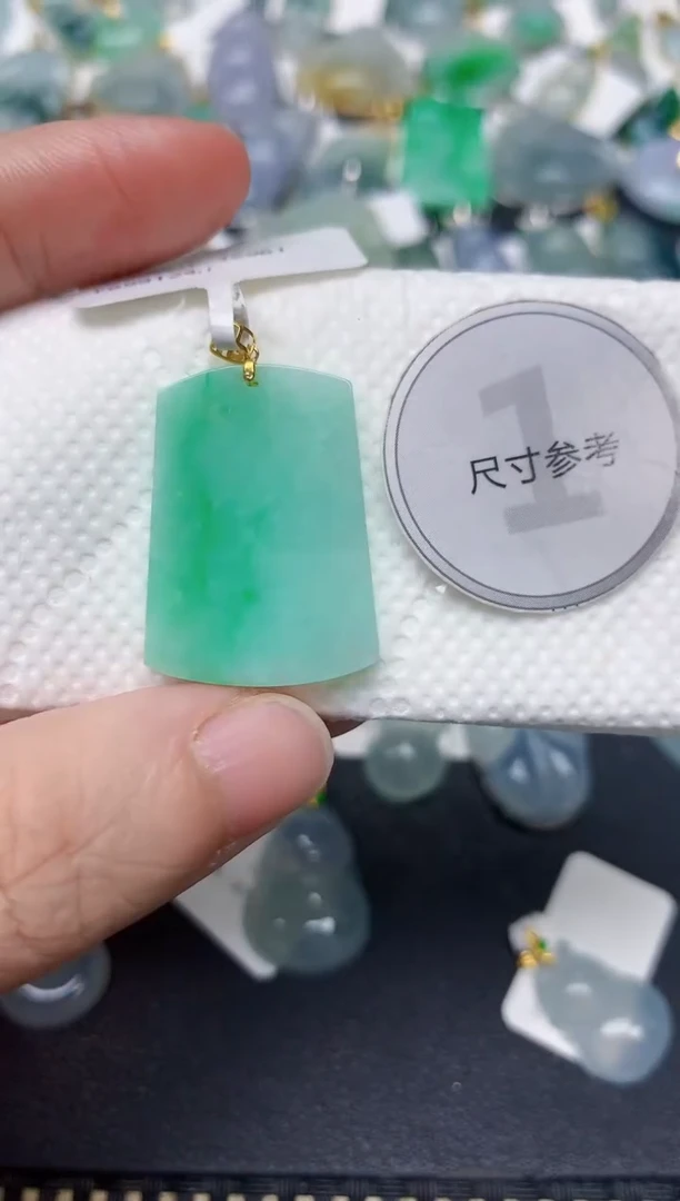 颈饰18K金镶嵌翡翠天然缅甸A货翡翠