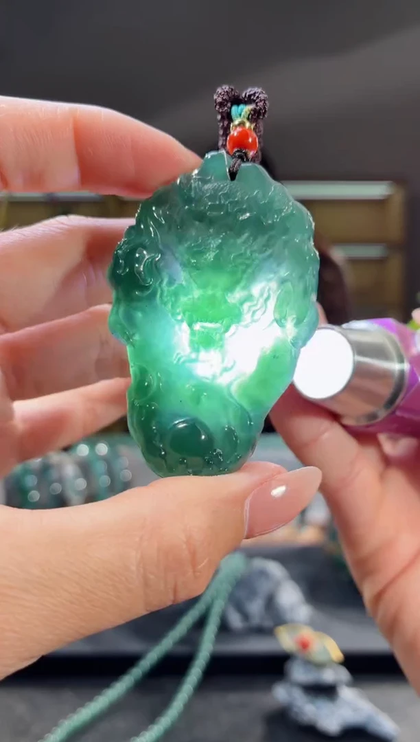 吊坠(不含链)未镶嵌翡翠龙牌