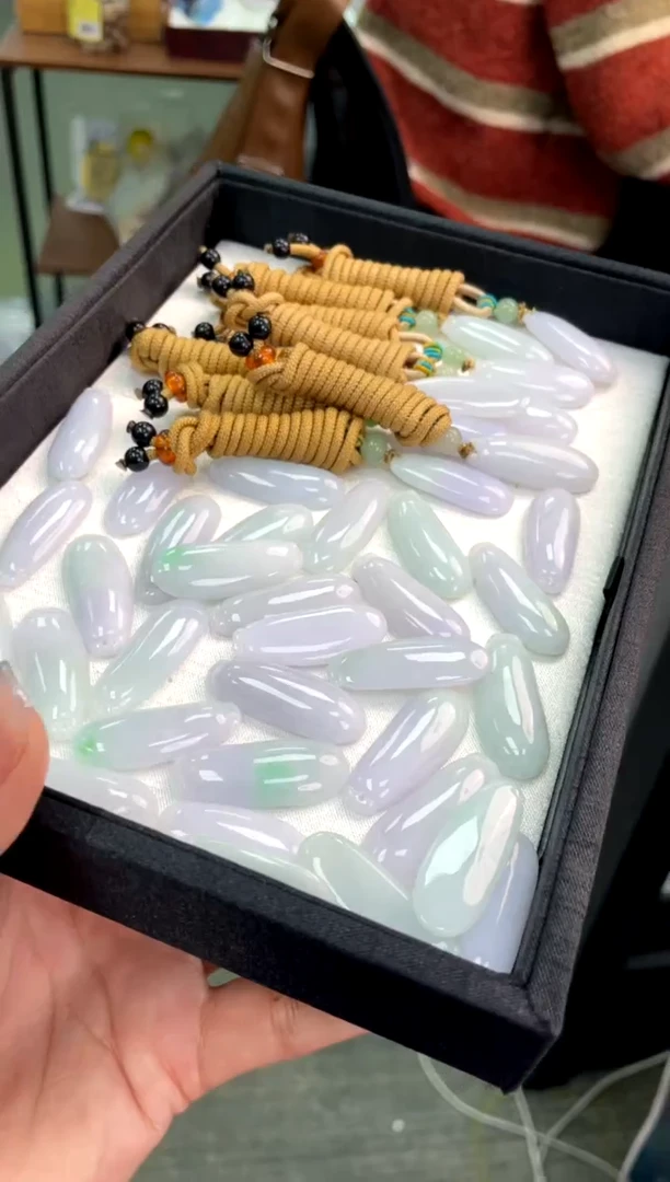 【闪购商品】翡翠吊坠(不含链)未镶嵌福瓜多样性发货发一件