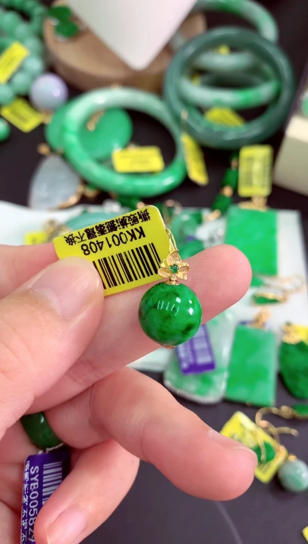 颈饰18K金镶嵌翡翠挂件