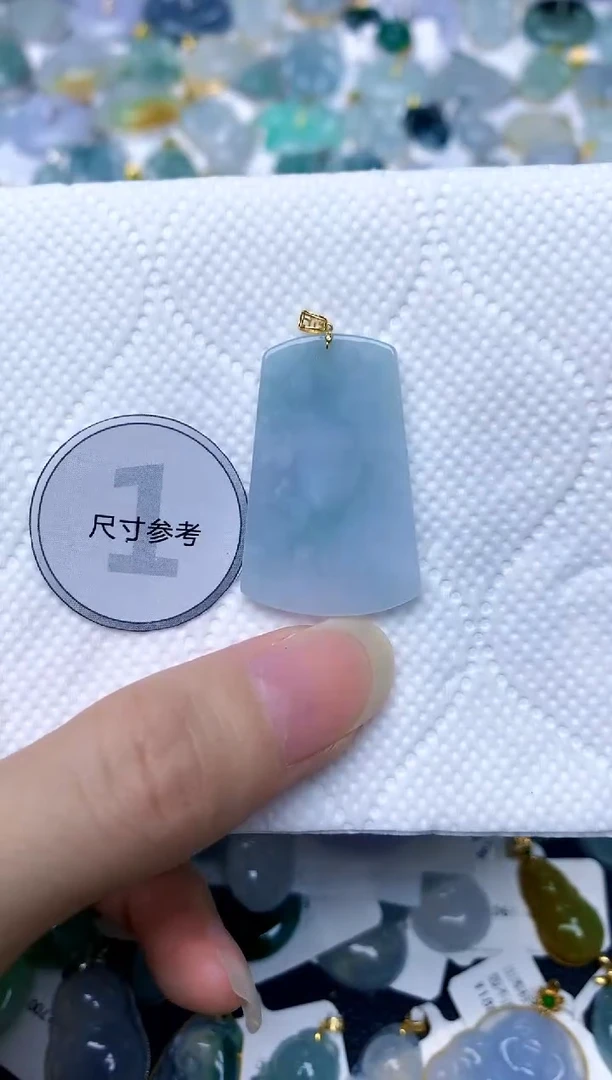 颈饰18K金镶嵌翡翠天然A货翡翠