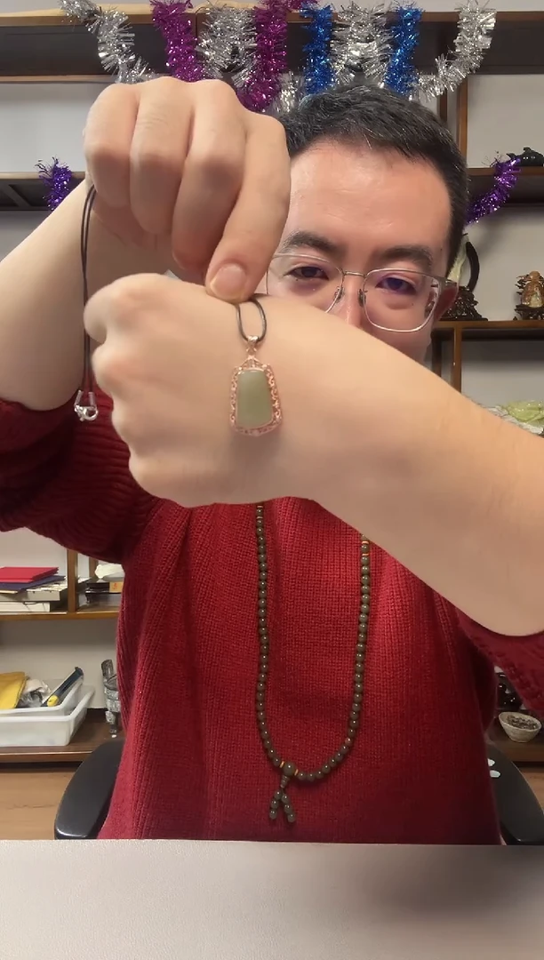 颈饰未镶嵌和田玉原石