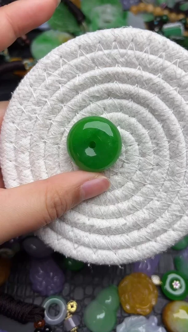 颈饰未镶嵌翡翠缅甸翡翠吊坠