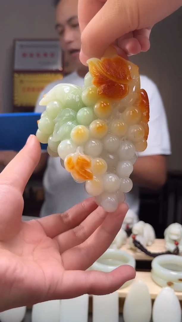 颈饰未镶嵌和田玉吊坠